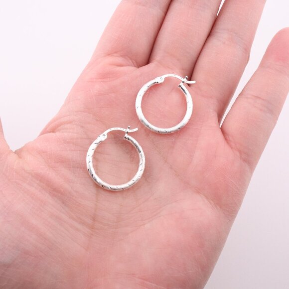 Women's Sterling Silver Diamond-Cut Texture Hoop Earrings – Everyday Accessory** - Picture 5 of 9